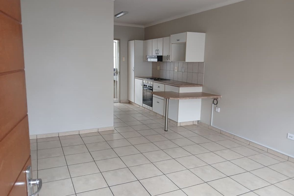 2 Bedroom situated close to shops, schools, offices and Unam - Photo 2