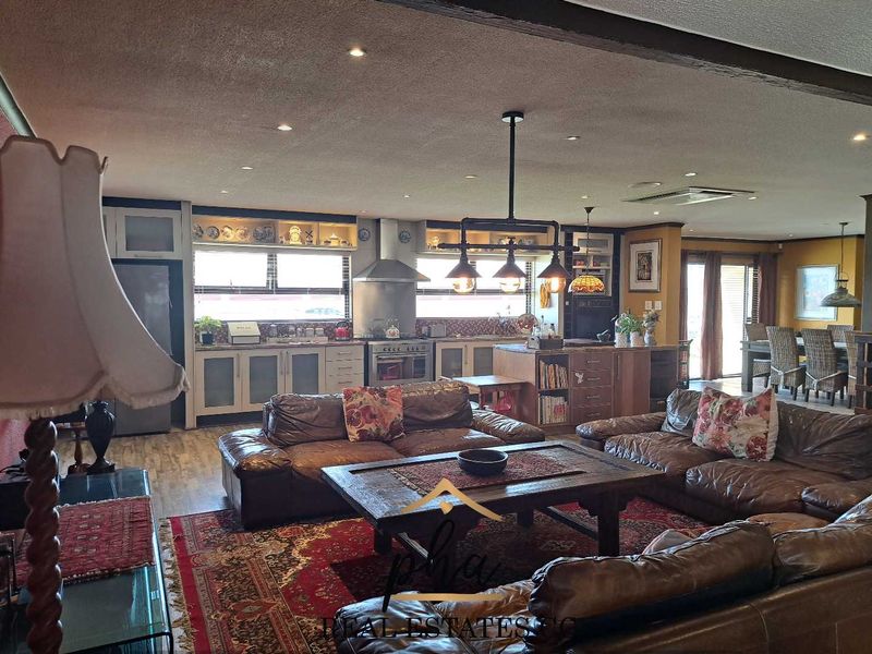 Entertainer’s Delight!!!! Spacious 5 bedr family home with indoor pool for sale in Walvis Bay, selling for N$10.5 mil - Photo 3