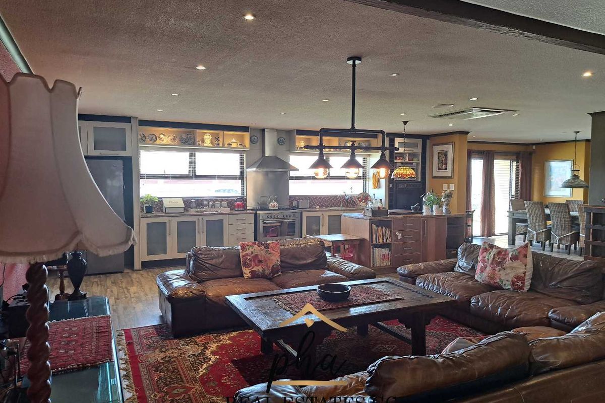 Entertainer’s Delight!!!! Spacious 5 bedr family home with indoor pool for sale in Walvis Bay, selling for N$10.5 mil - Photo 3