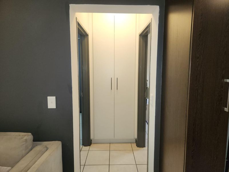 1 Bedroom Apartment with Private Garden in Secure Lonehill Estate - Photo 6