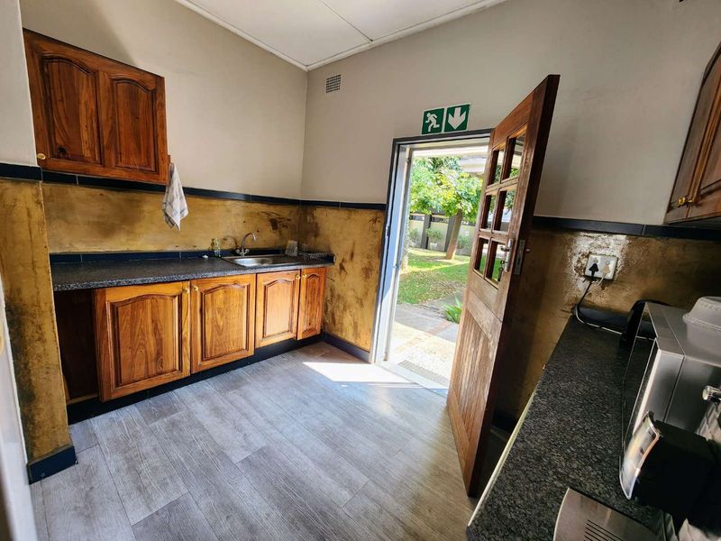 The Riviera Utility Campus - Photo 6