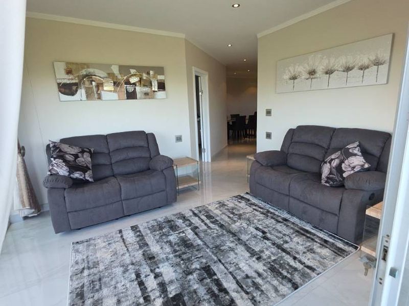MAGNIFICENT FULLY FURNISHED 2 BED APARTMENT IN SANDHURST - Photo 6