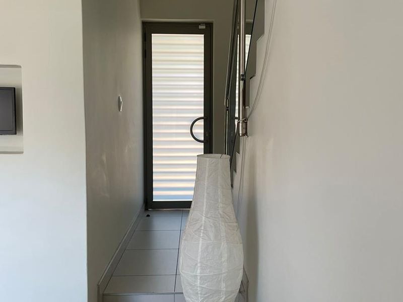 MODERN 3-BEDROOM HOME - BROOKLYN - Photo 5