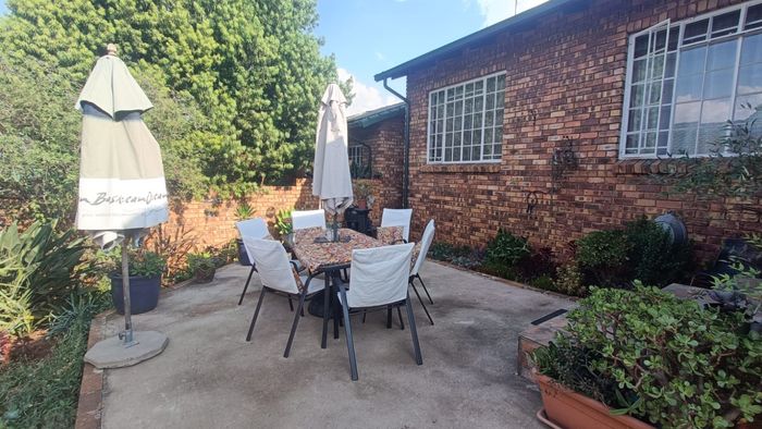 Property #2330191, Townhouse Pending Sale in Hennopspark