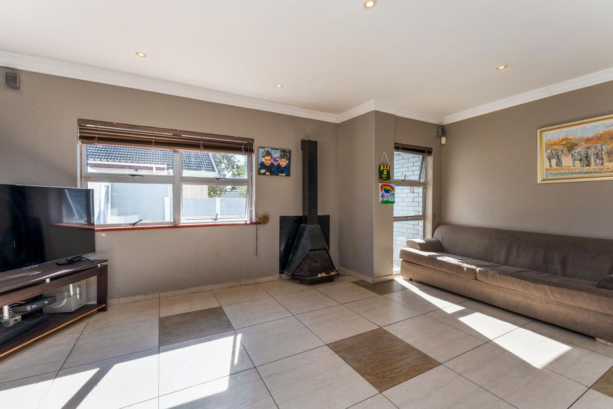 Versatile Dual-Dwelling Home with Pool & Entertainment Area in the Heart of Plumstead - Photo 3