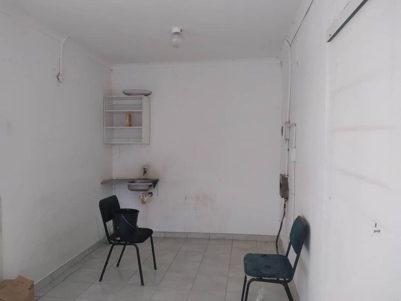 Oniipa, Rental Opportunity alongside Onandjokwe Main Road suitable for a small business e,g pharmacy, butchery, cosmetics shop etc - Photo 7