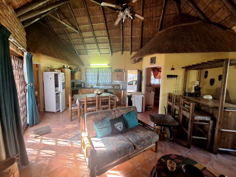 Charming 2-Bedroom House in Prime Location - Fully Furnished - Photo 2