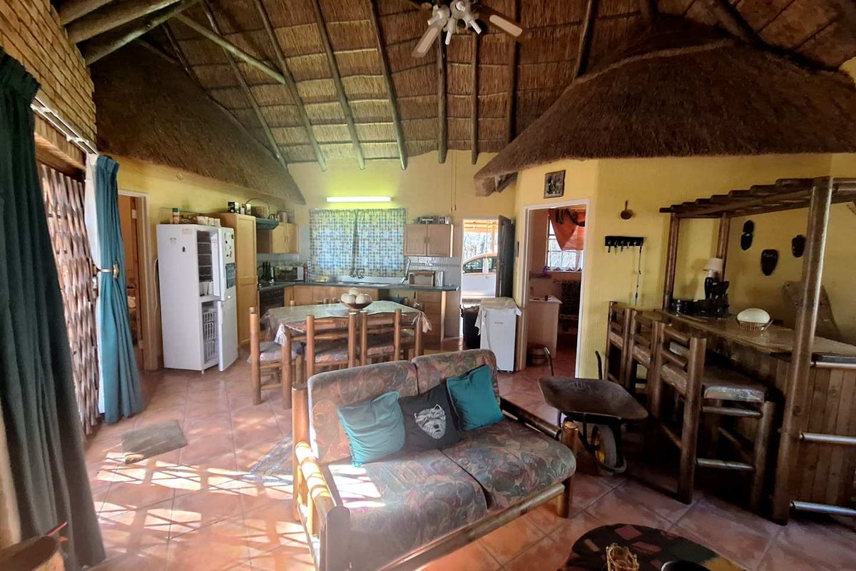 Charming 2-Bedroom House in Prime Location - Fully Furnished - Photo 2