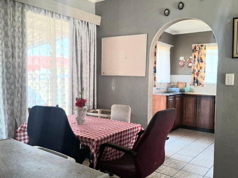 Low Maintenance Facebrick Gem: Work & Live Here! - Photo 4