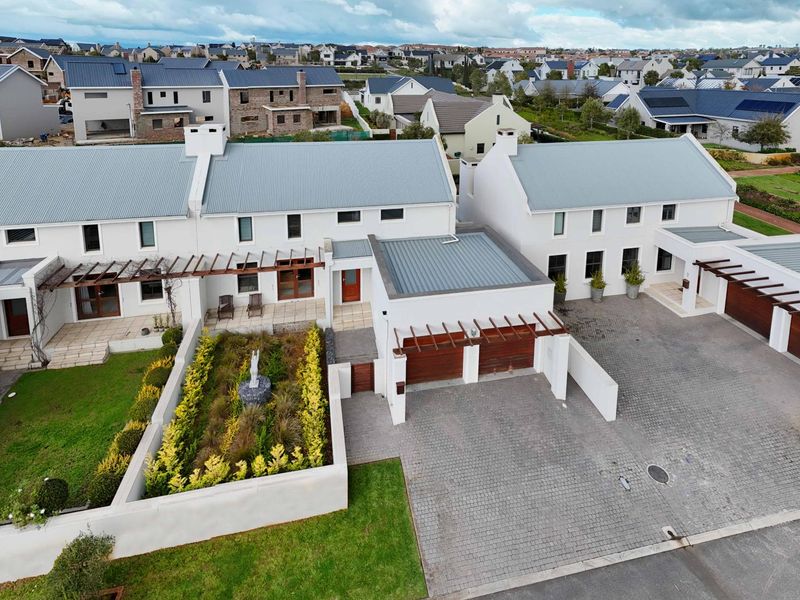 Neat 3 Bedroom Townhouse to rent in Graanendal Estate, Durbanville - Photo 3