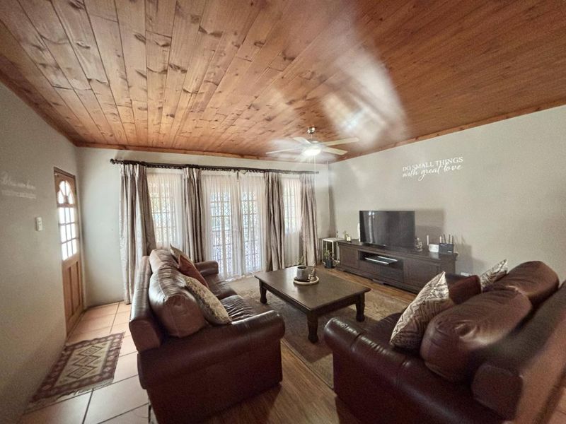 Spacious Family Living in a Convenient Scottsville Location - Photo 5