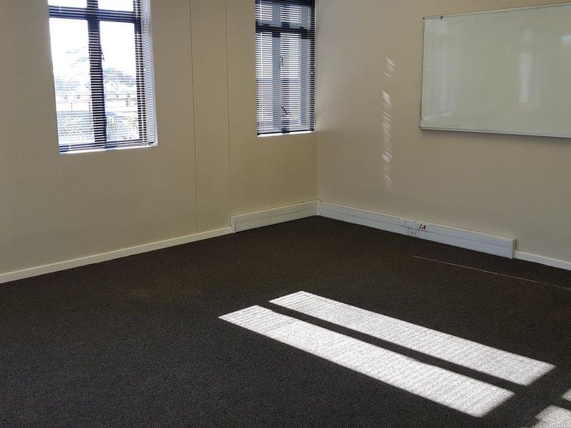 Neat Offices in Westlake Business Park - Photo 8