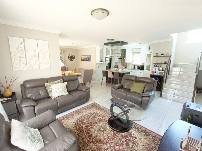 THIS BEAUTIFUL MODERN PROPERTY IS FOR SALE IN A SECURE ESTATE!!! - Photo 10