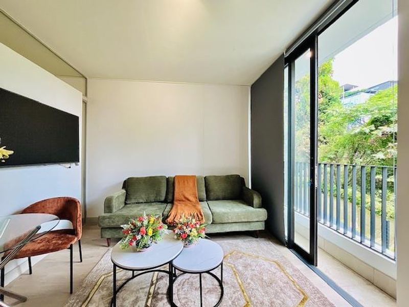 Ultra-Modern Furnished Luxury Studio Apartment in the Heart of Rosebank - Photo 7