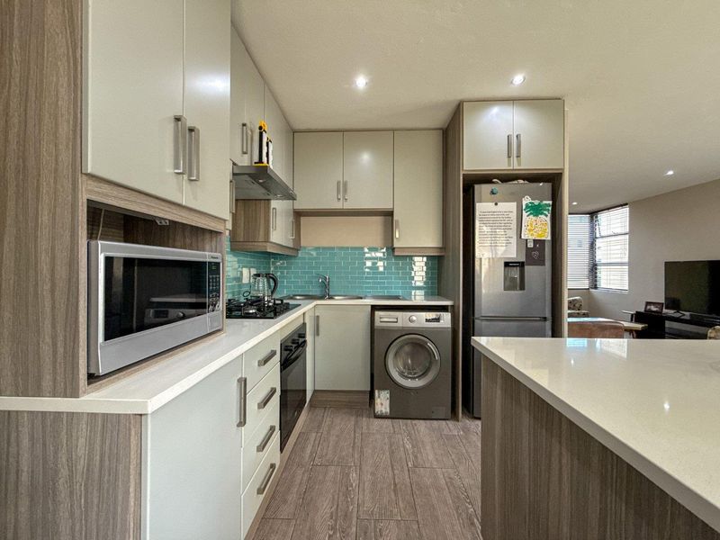 Boldly Modern. Brilliantly Located. Beautifully Secure | Upmarket 3 Bed Townhouse in Boomed Off Menlo Park - Photo 6