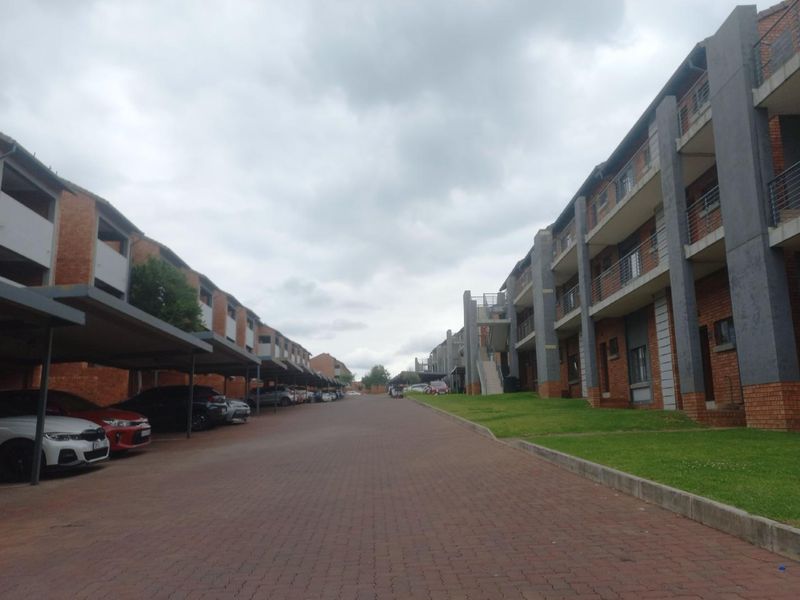 Apartment for sale in Midrand - Photo 6