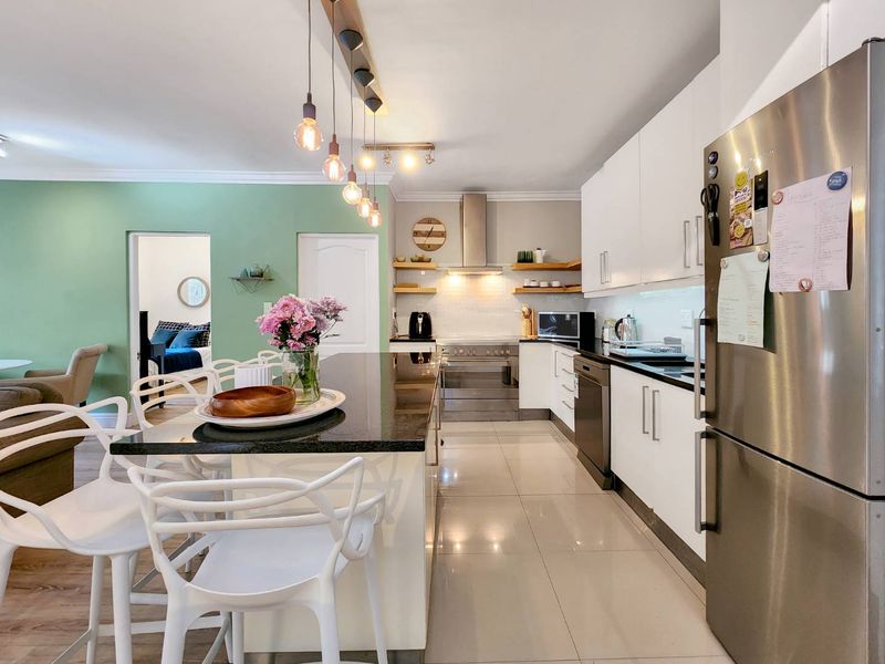 Stylish 2-Bed, 2-Bath Apartment - Photo 7