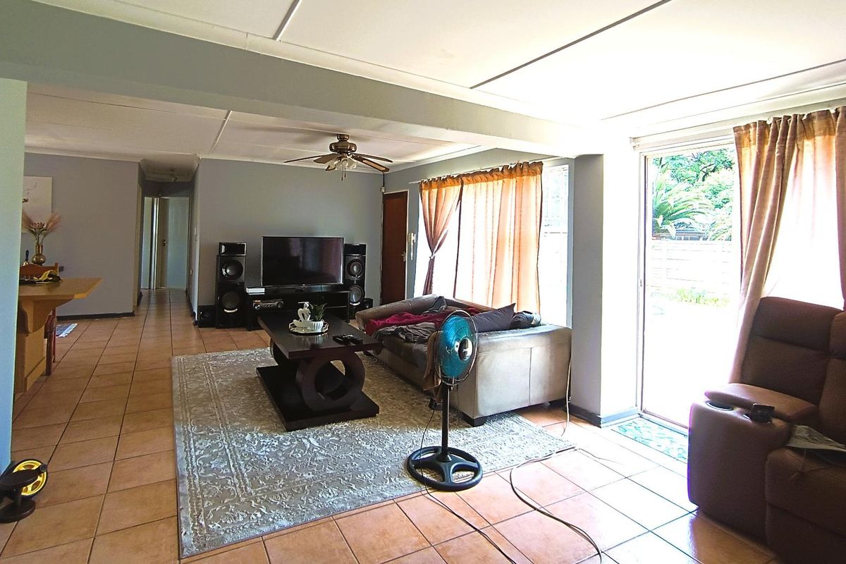 Spacious Townhouse Near Top Schools & UFS - Photo 5