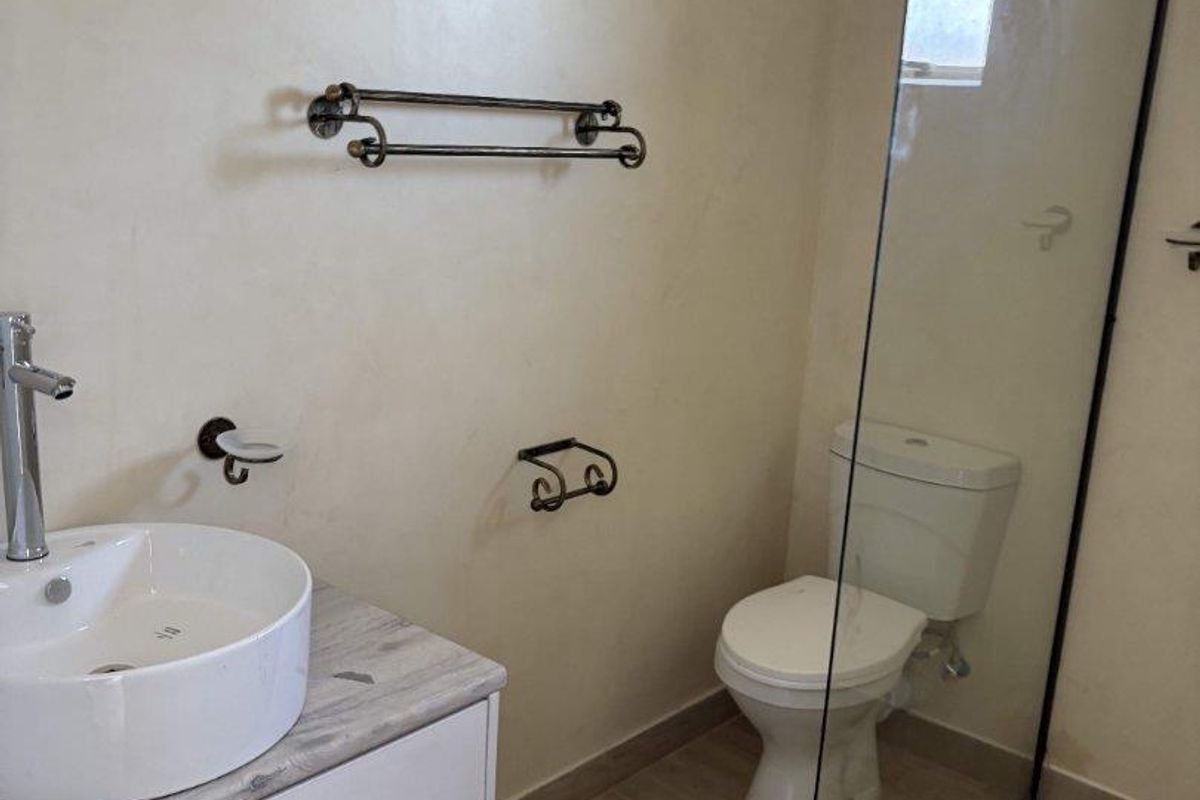 Modern 3 bedroom Townhouse for Sale in Ludwigsdorf, Windhoek - Photo 5