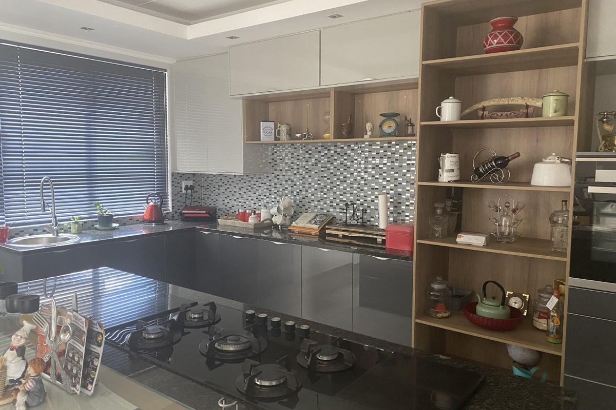 Modern 4 bedroom house on Omeya - Photo 2