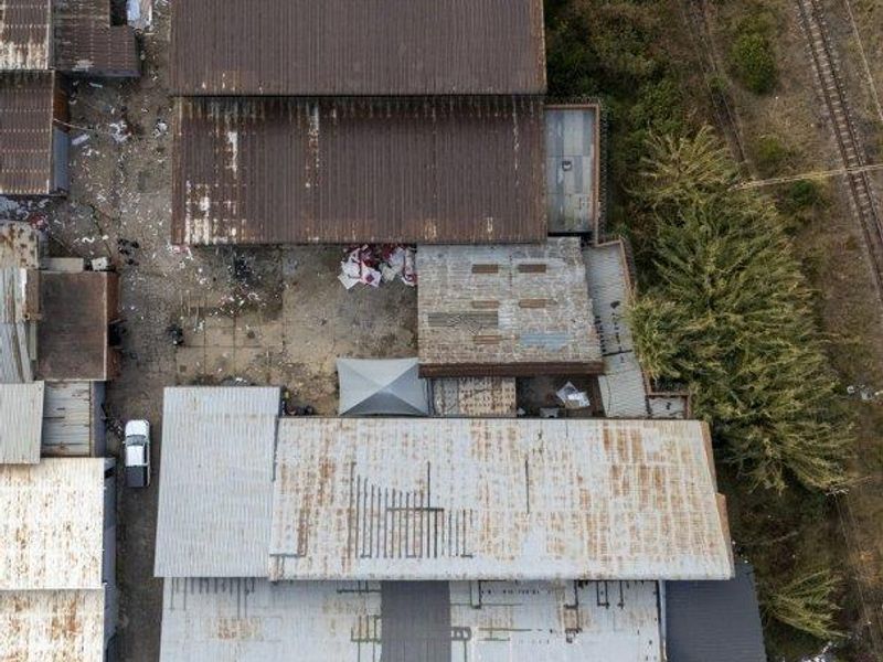 PRIME INDUSTRIAL COMPLEX WITH THREE WORKSHOPS ON CONSOLIDATED STANDS - Photo 5