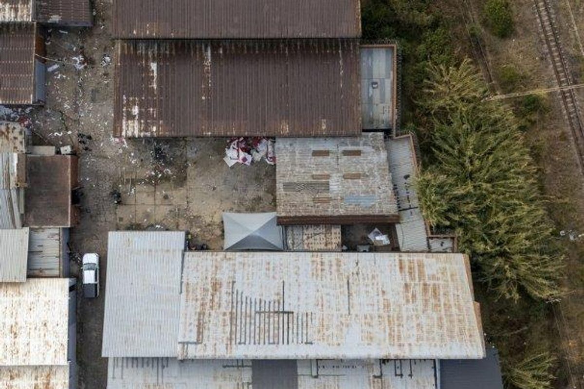 PRIME INDUSTRIAL COMPLEX WITH THREE WORKSHOPS ON CONSOLIDATED STANDS - Photo 5