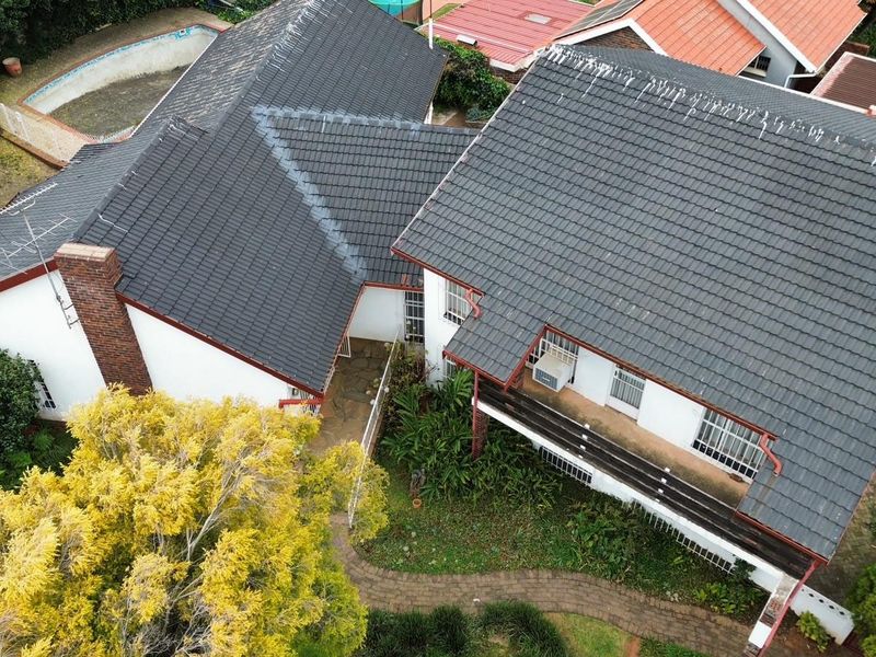 Huge Family Home with Incredible Potential! - Photo 3