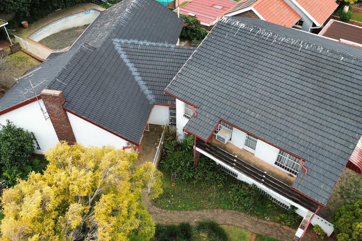 Huge Family Home with Incredible Potential! - Photo 3