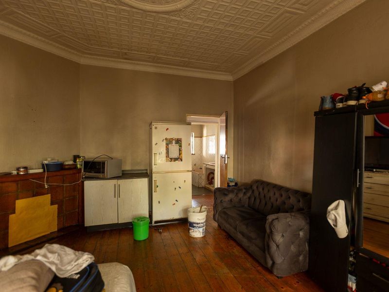 A Classic Kensington Home with Endless Potential - Photo 7