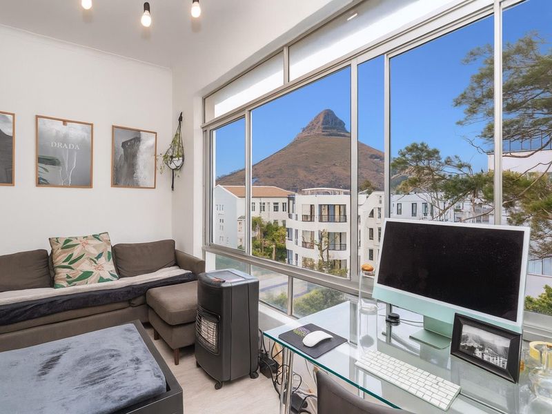 Art Deco one bedroom with Lions head view - Photo 2