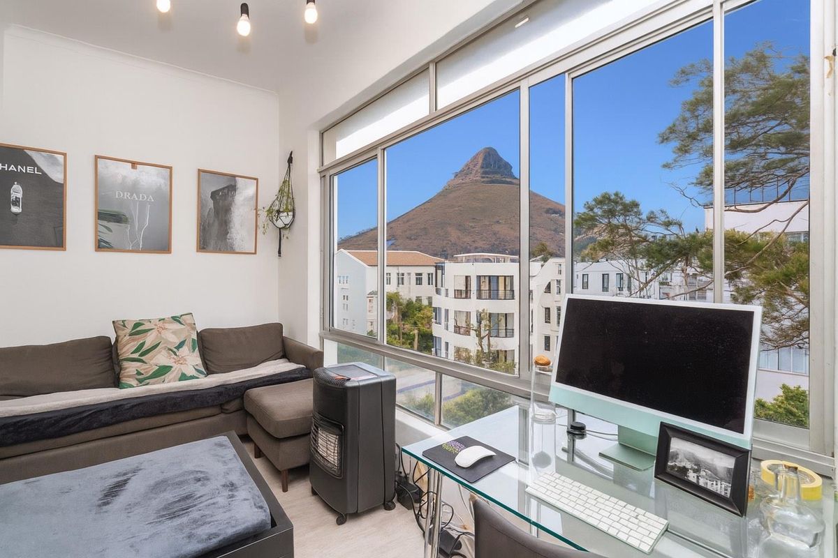 Art Deco one bedroom with Lions head view - Photo 2