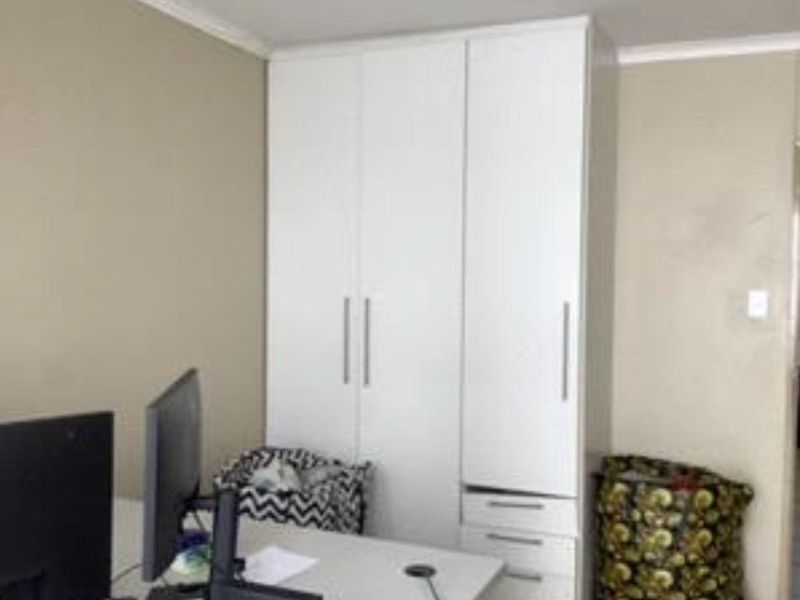 Two bedrooms apartment for sale in Shalongo court, Khomasdal,  Selling Price N$1250000 (cost excluded), - Photo 3