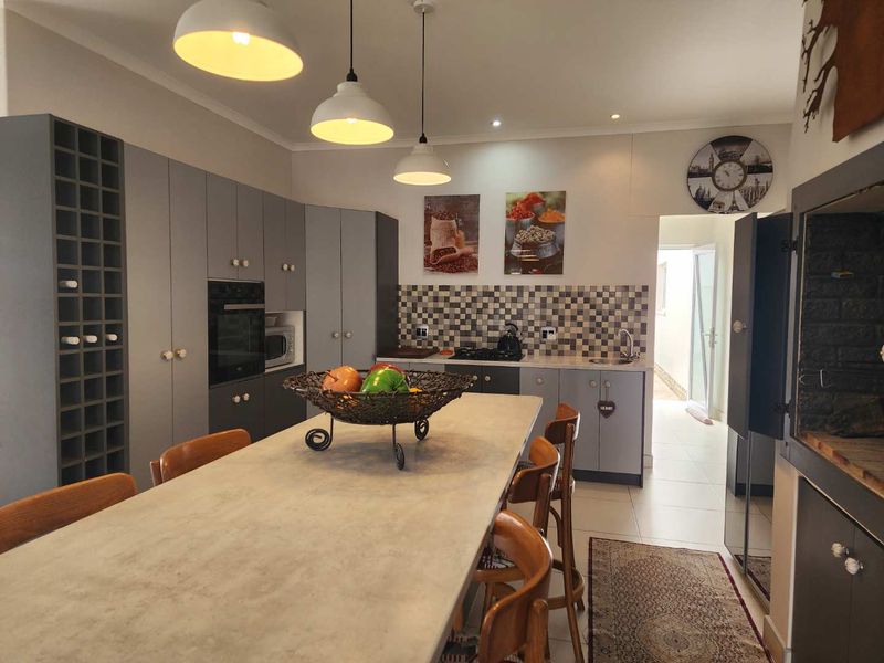 A beutiful family home in the sought-after area of ​​Sunbay in Henties Bay - Photo 9