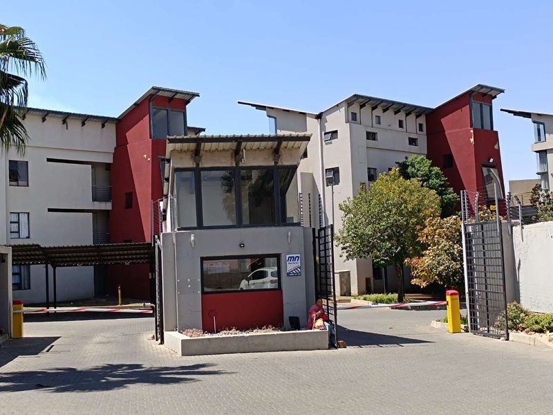 ROOIHUISKRAAL NORTH - 2 BED - 2 BATH - Photo 2