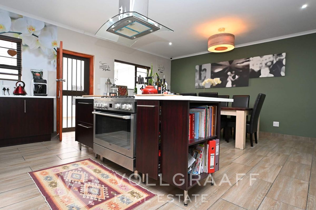 Exquisite 3 bedroom home - Photo 2