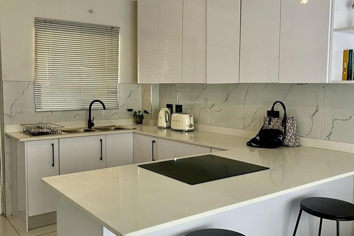 A BEAUTIFUL APARTMENT IN HONEYDEW AWAITS YOU - Photo 5