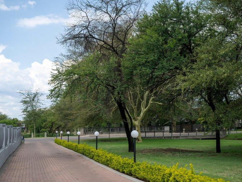 9 Bedroom Beautiful Family Home in sought after Estate - Photo 5