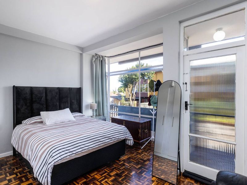 Light-Filled, Move-In Ready Apartment with Modern Finishes - Photo 10
