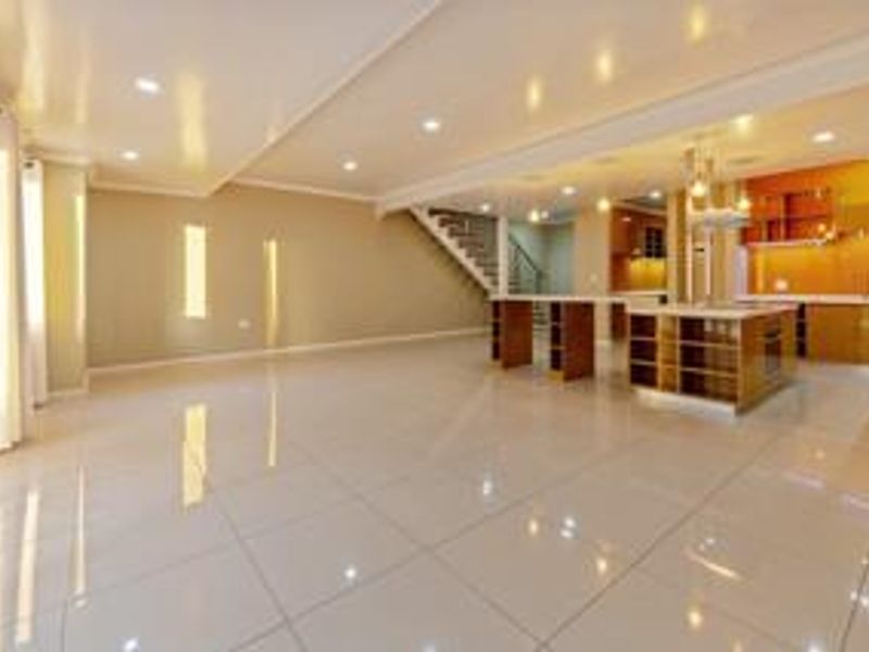 MAGNIFICENT 4 BEDROOM DOUBLE STORY HOME IN MORNINGSIDE MANOR. - Photo 5