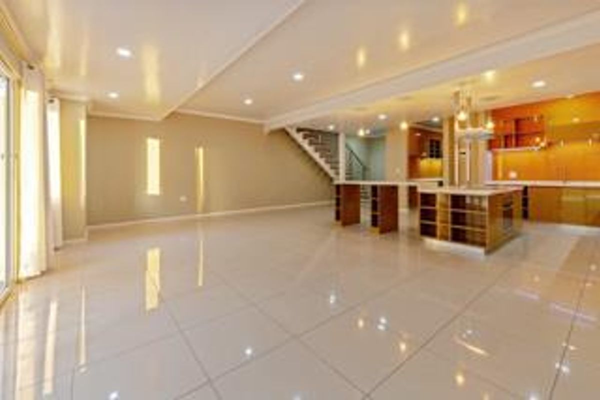 MAGNIFICENT 4 BEDROOM DOUBLE STORY HOME IN MORNINGSIDE MANOR. - Photo 5