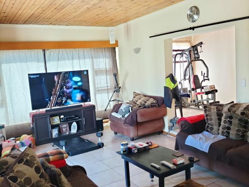 **Prime Location – Just 2 Blocks from the Lagoon in Meersig** - Photo 3