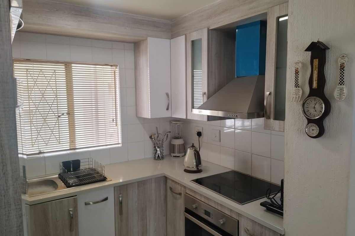 Spacious 2-Bedroom Apartment for Sale in Verwoerdpark. - Photo 5