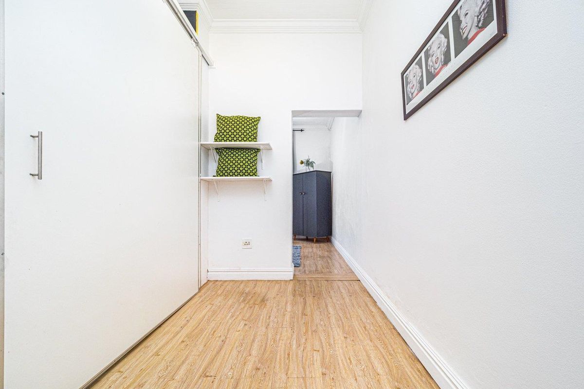 Charming Victorian 2 bed cottage in Observatory - Photo 4