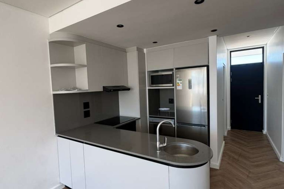 Brand New 2 Bedroom, 2 Bathroom Apartment, Semi-Furnished & move in ready! - Photo 4