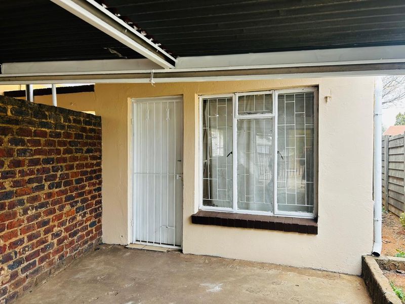 Home & Flatlet Combo - Photo 6