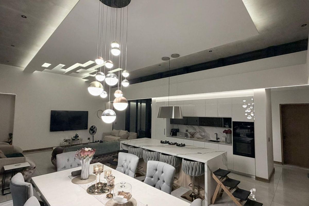 Luxury Coastal Living in Prestigious Gold Coast Estate - Photo 5