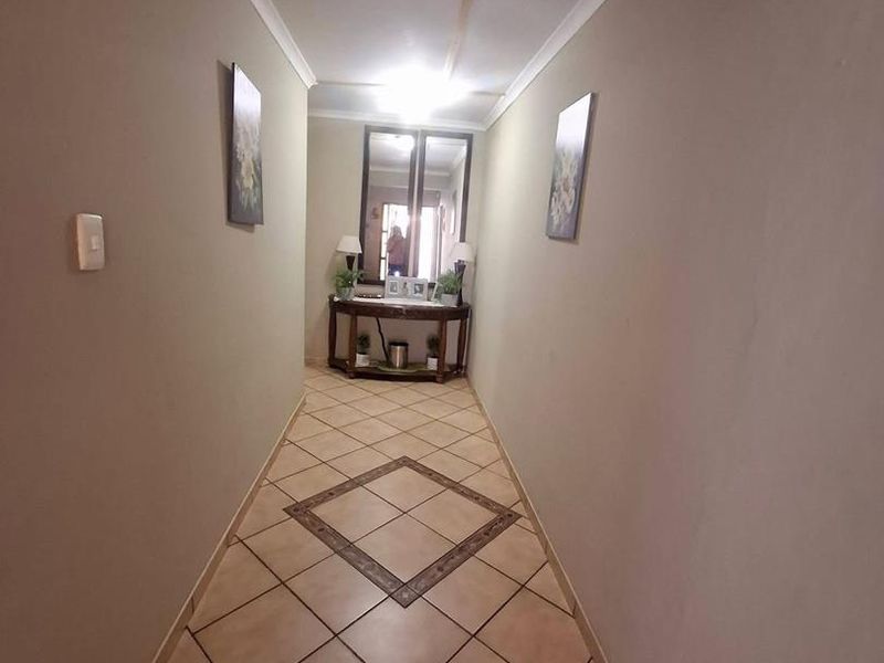 🏡 FOR SALE | Pioneerspark 5 -Bedroom House with 1 bedroom Flat – N$ 3,800,000 (Excl Costs) - Photo 9