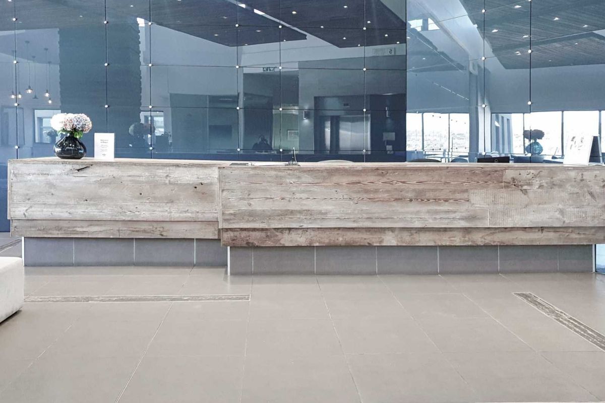 Private office space for 5 persons in Regus Lynnwood Bridge - Photo 3