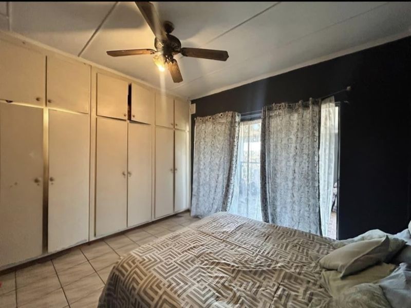 Bellair's Best: Flexible Multi-Unit Living with Great Potential! - Photo 9