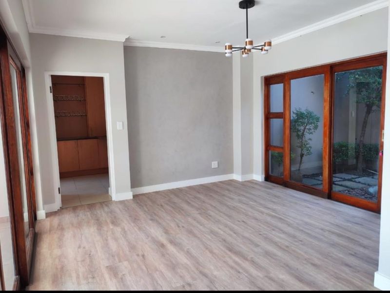 Modern renovated cluster in desirable Morningside complex - Photo 5